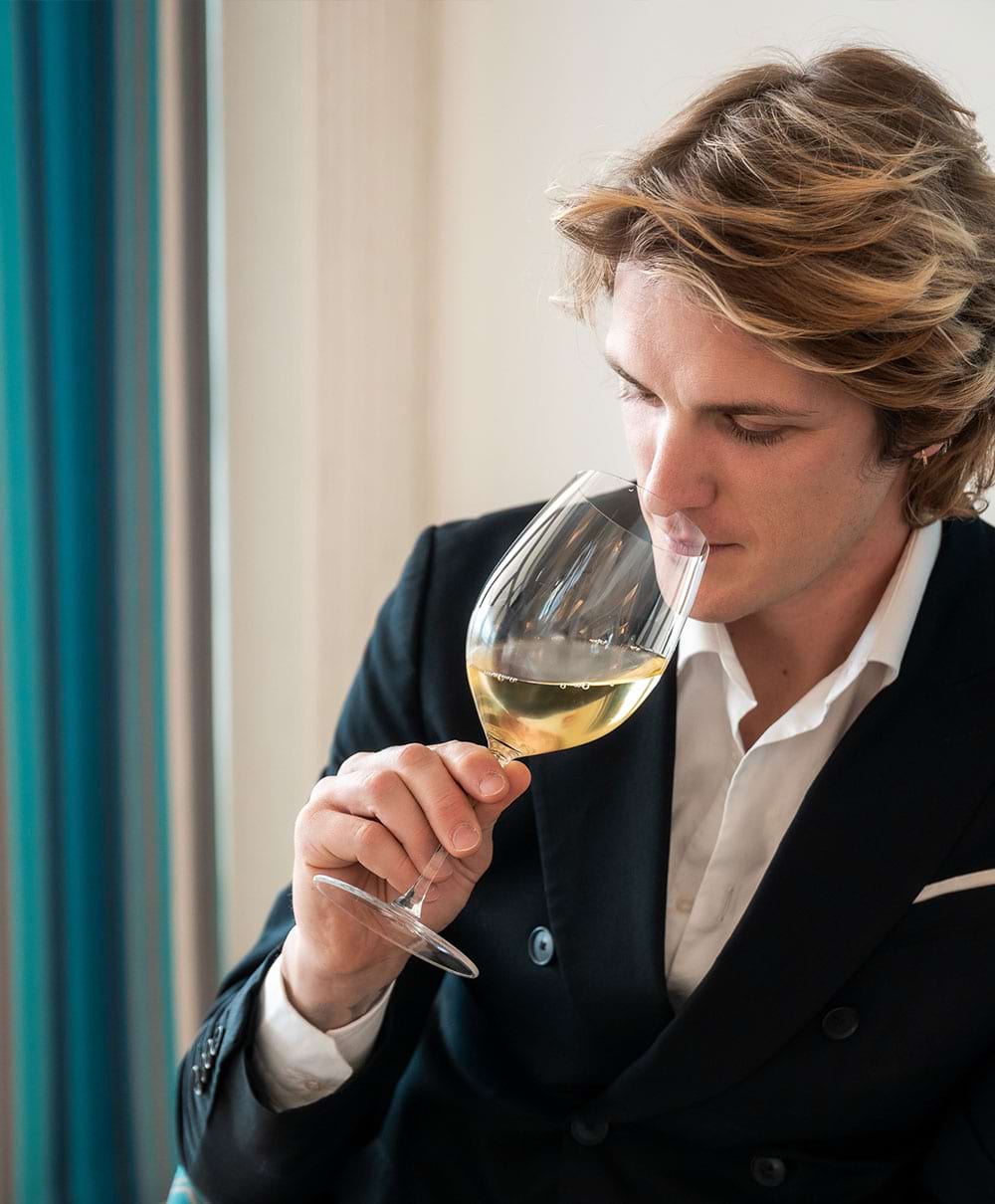Carta dei vini con etichette selezionate italiane e internazionali al ristorante Amarmio a Jesolo