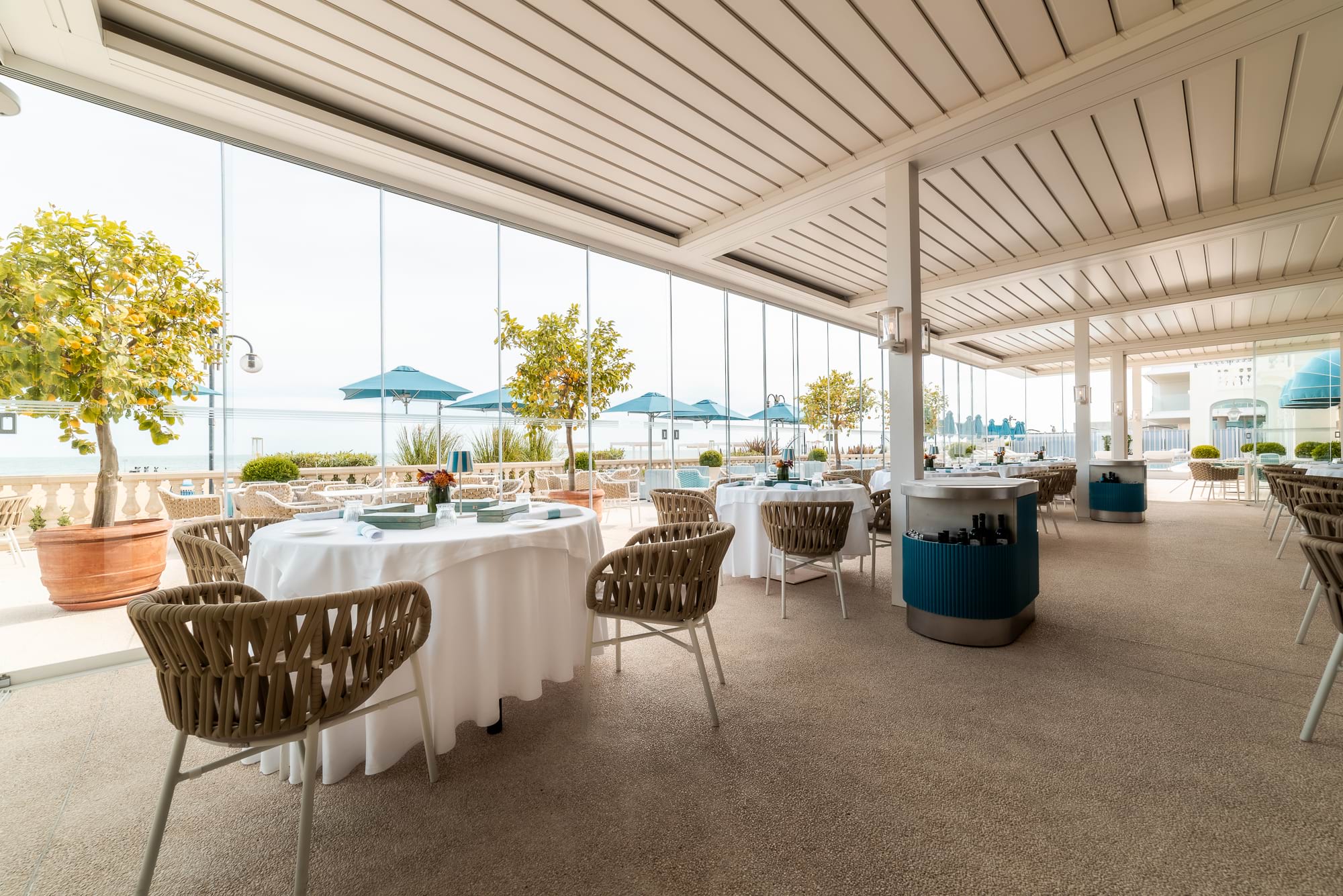 Cena romantica al tramonto nel ristorante fronte mare a Jesolo